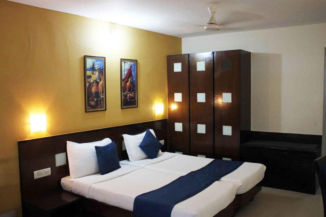 Sukh Hotel Mumbai Exterior foto