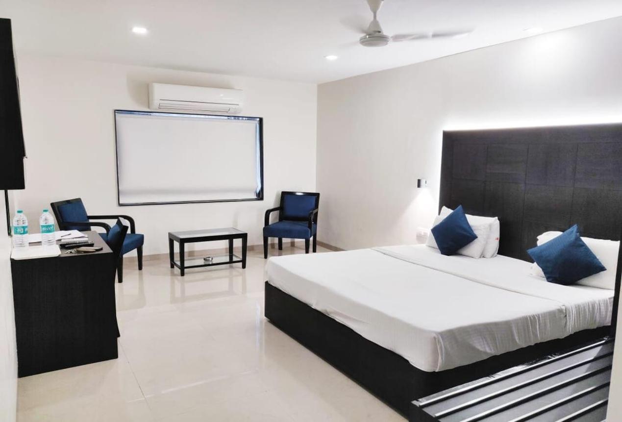 Sukh Hotel Mumbai Exterior foto
