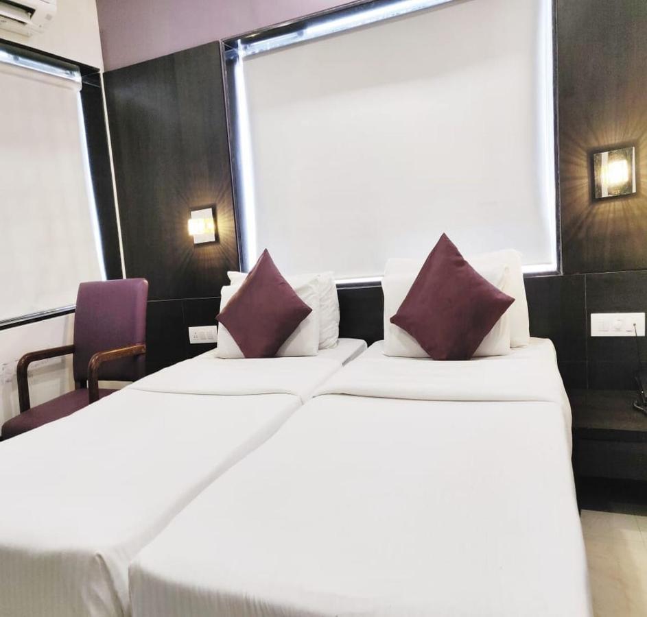 Sukh Hotel Mumbai Exterior foto