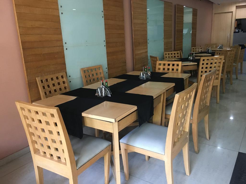 Sukh Hotel Mumbai Exterior foto