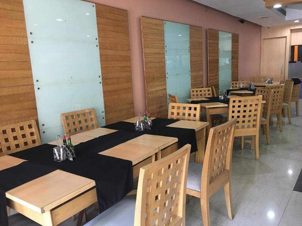 Sukh Hotel Mumbai Exterior foto