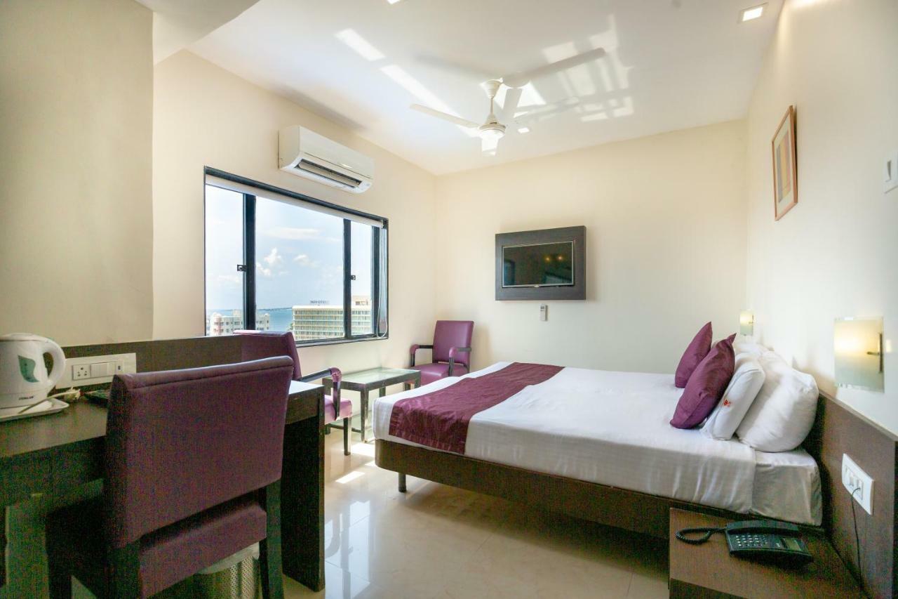 Sukh Hotel Mumbai Exterior foto
