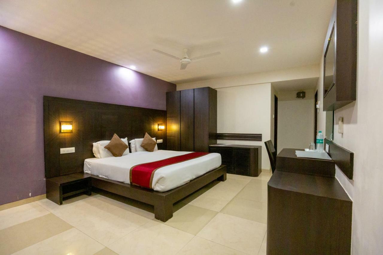 Sukh Hotel Mumbai Exterior foto