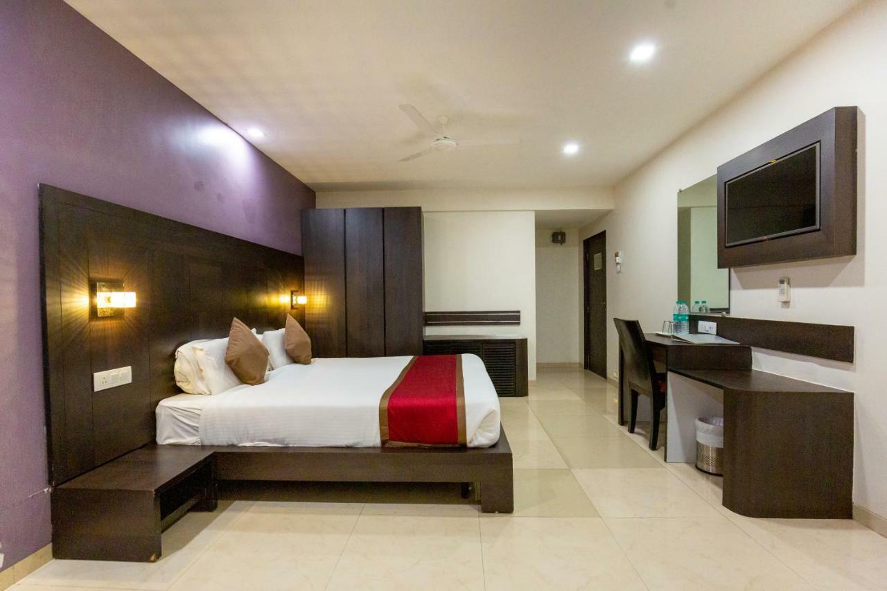 Sukh Hotel Mumbai Exterior foto