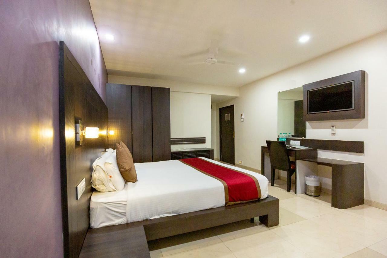 Sukh Hotel Mumbai Exterior foto