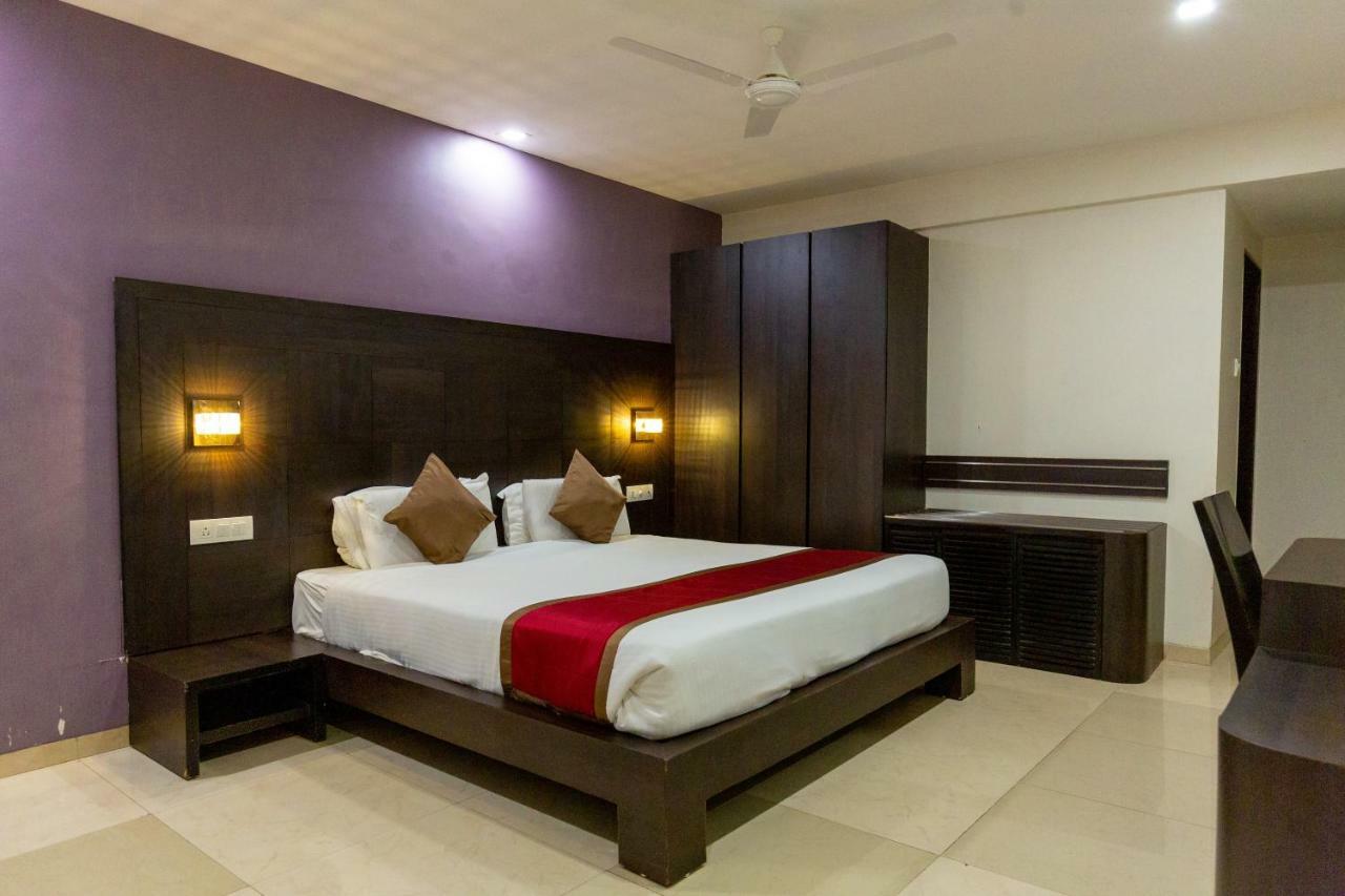 Sukh Hotel Mumbai Exterior foto