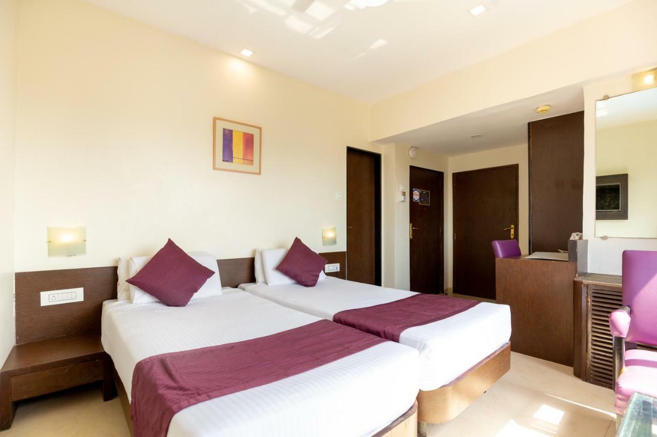 Sukh Hotel Mumbai Exterior foto