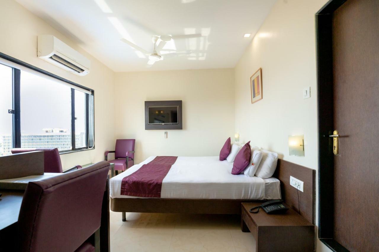 Sukh Hotel Mumbai Exterior foto