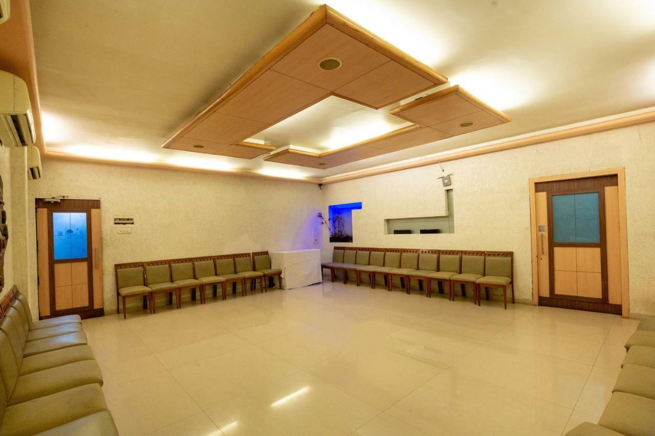 Sukh Hotel Mumbai Exterior foto