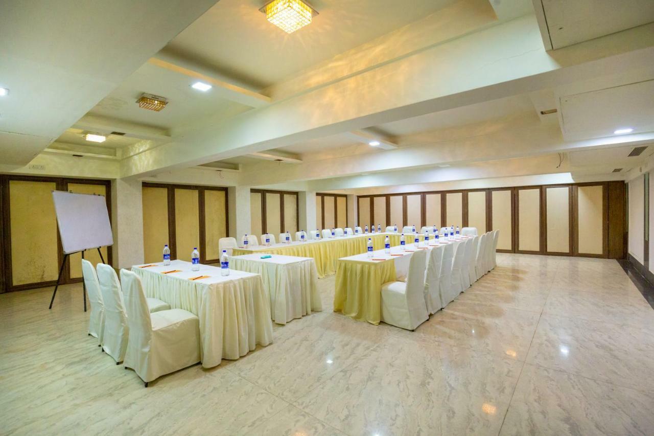 Sukh Hotel Mumbai Exterior foto