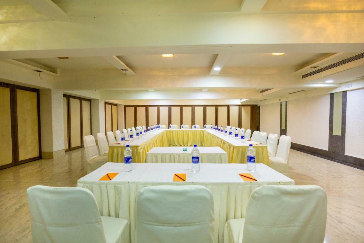 Sukh Hotel Mumbai Exterior foto