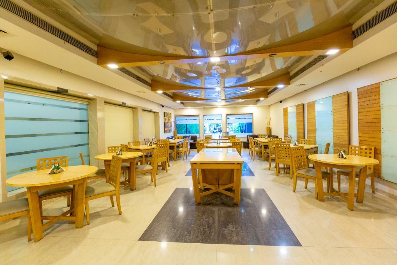 Sukh Hotel Mumbai Exterior foto