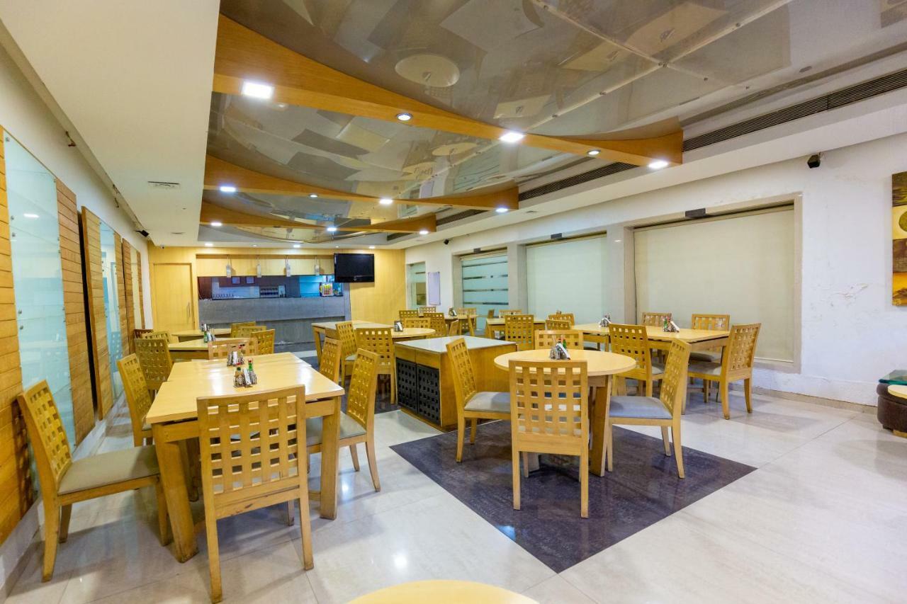 Sukh Hotel Mumbai Exterior foto