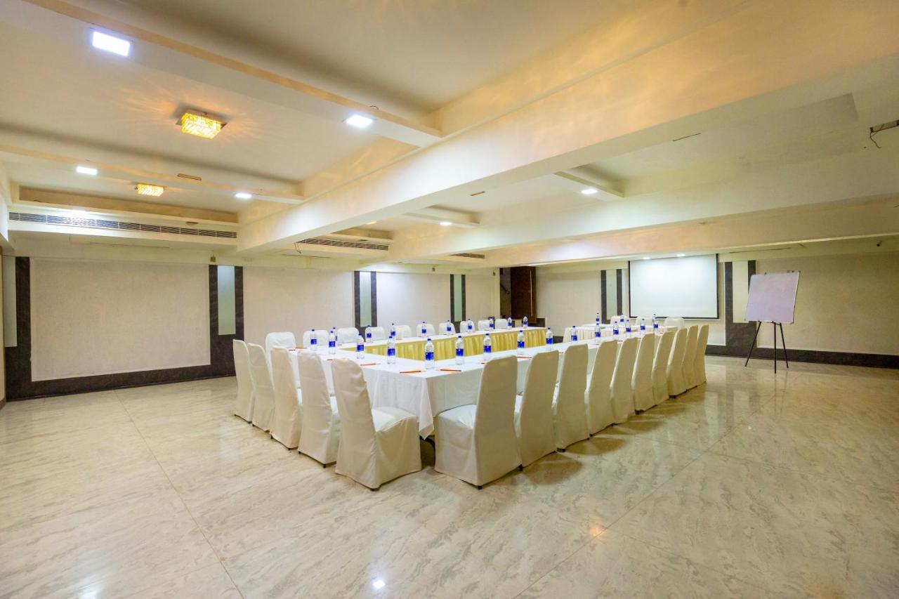 Sukh Hotel Mumbai Exterior foto