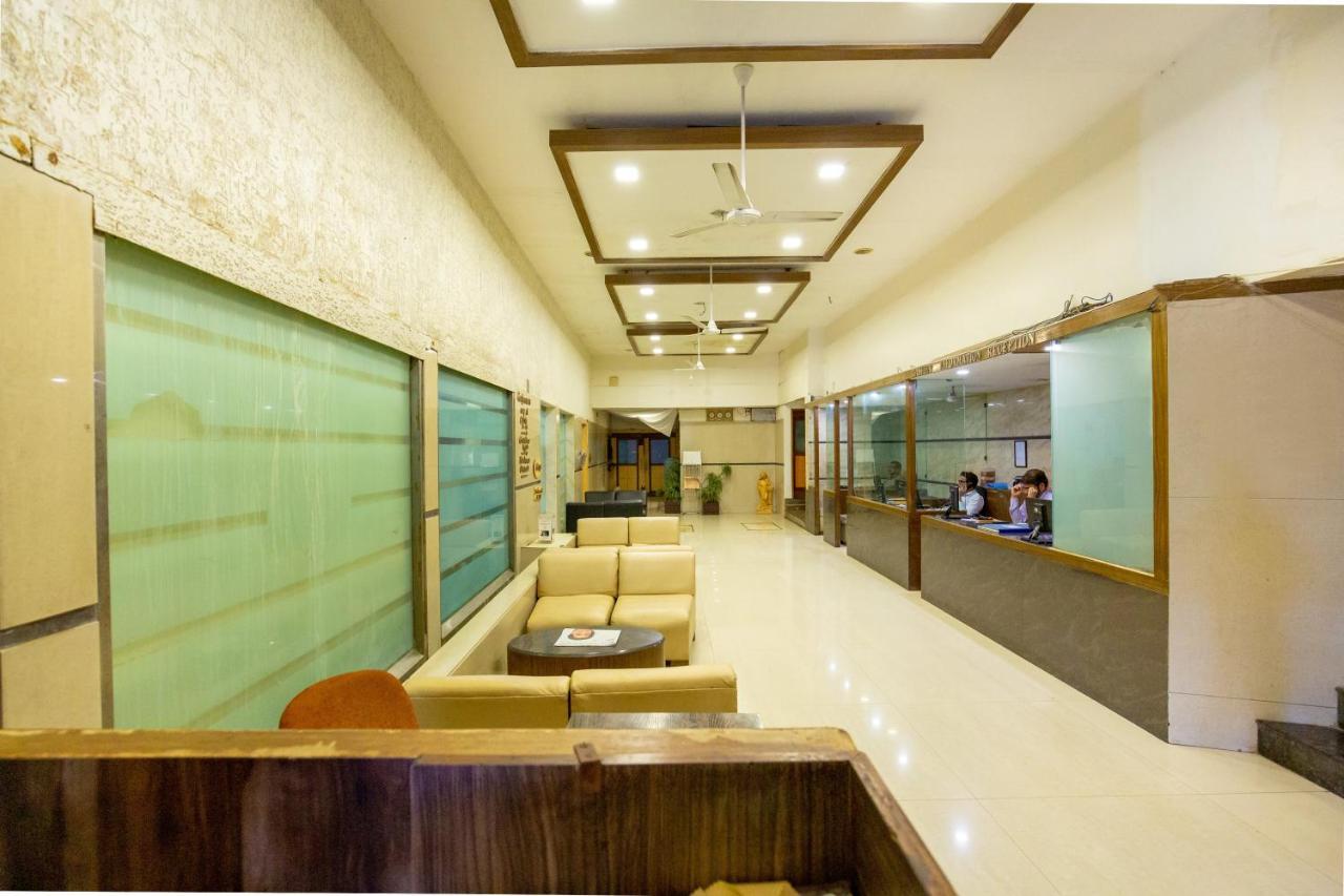 Sukh Hotel Mumbai Exterior foto